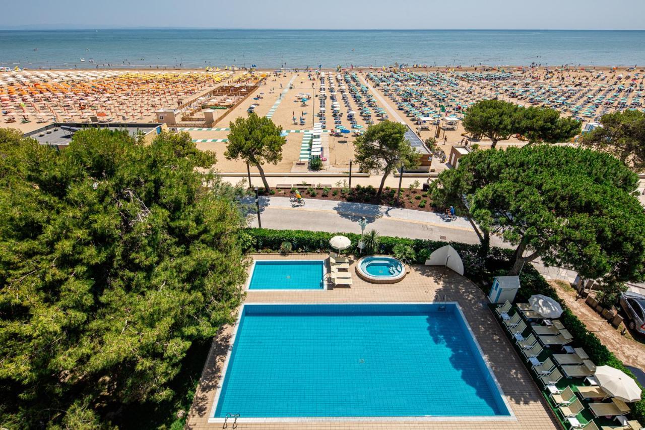 Hotel Atlantic Lignano Sabbiadoro Dış mekan fotoğraf