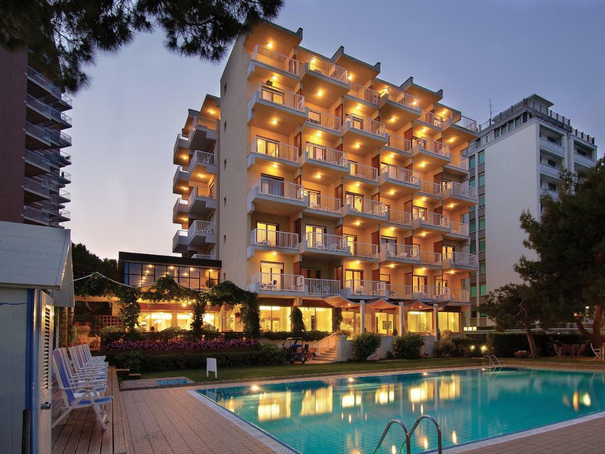 Hotel Atlantic Lignano Sabbiadoro Dış mekan fotoğraf